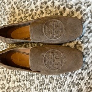 New without tags-Tory Burch suede flats.  Size 8.5. Extremely comfortable.